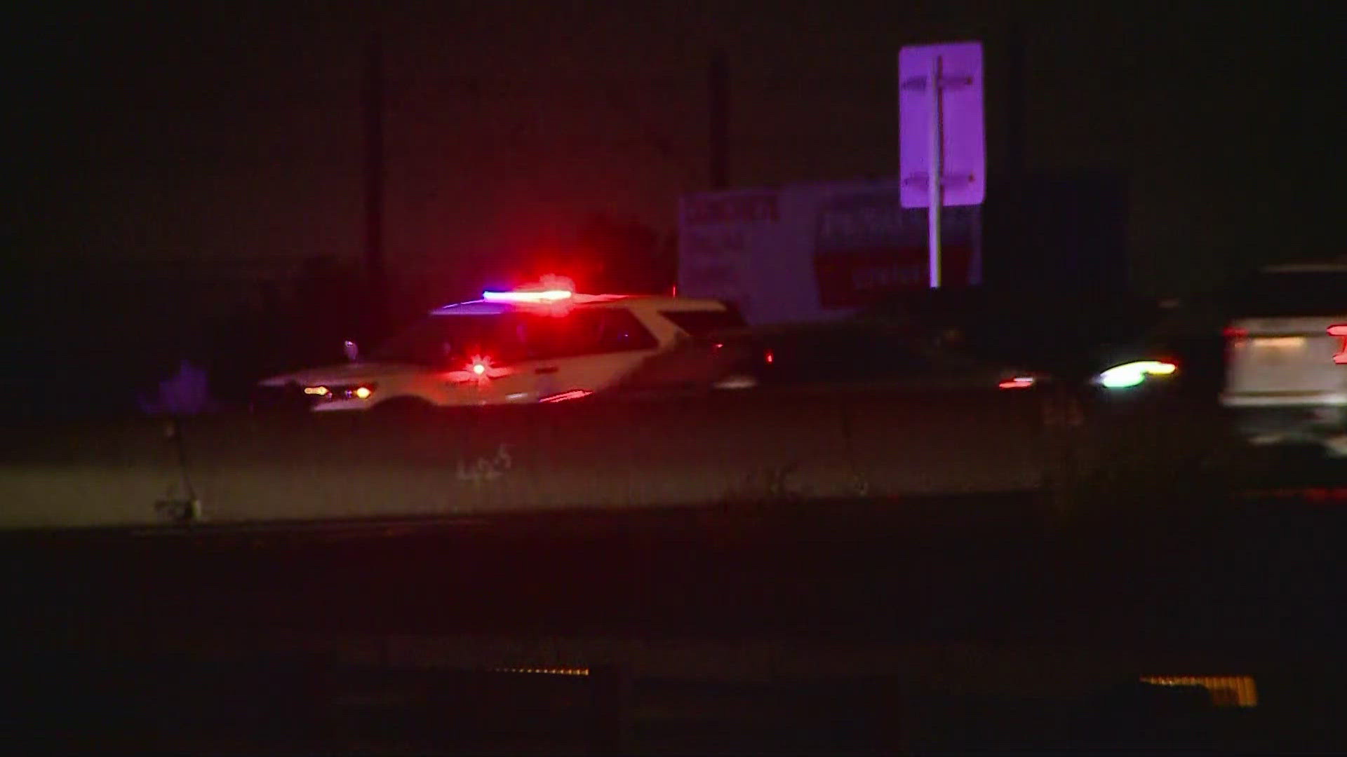 Interstate 25 off ramp closed for rollover crash, oil spill