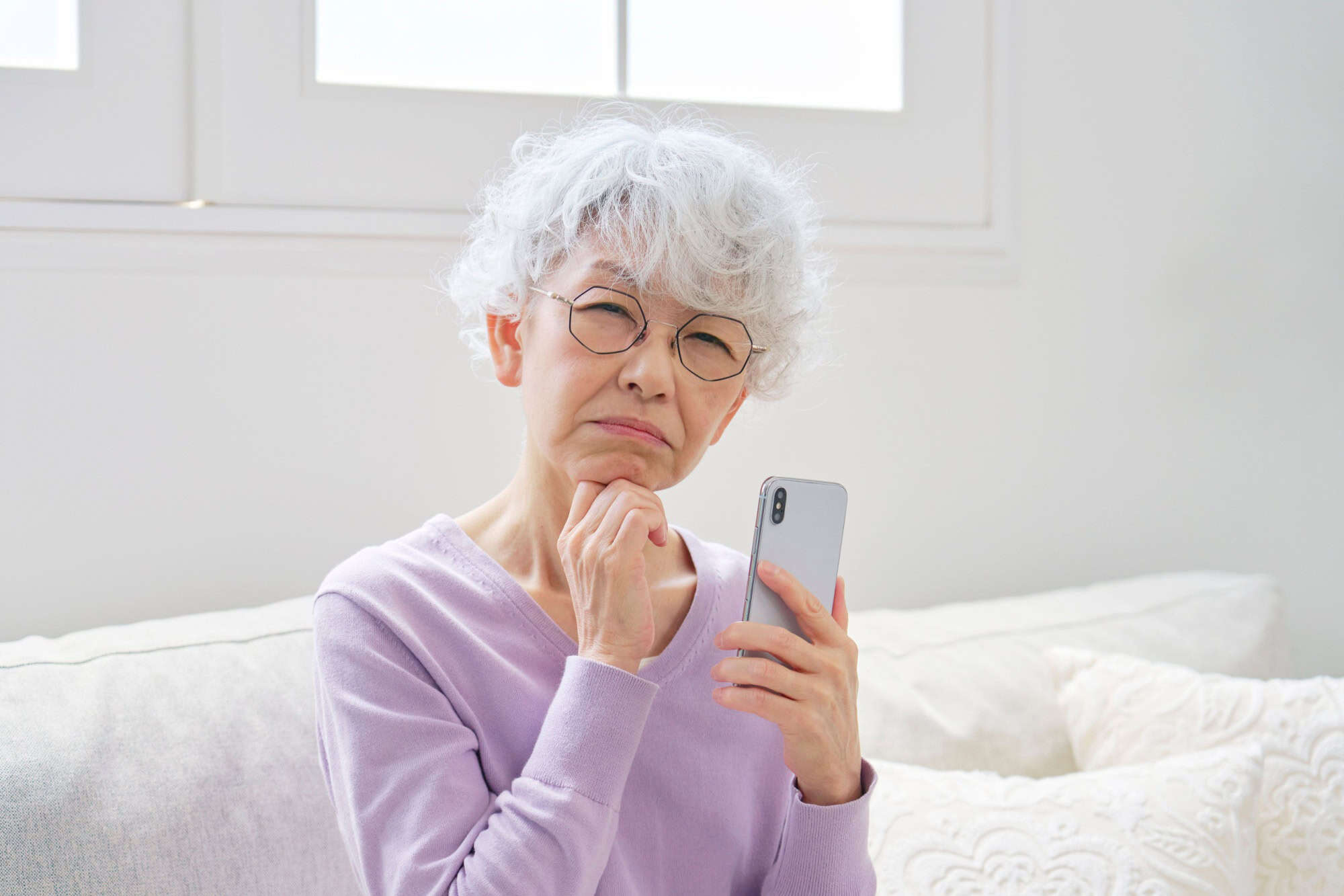 Research shows how much screen time adults really get each day