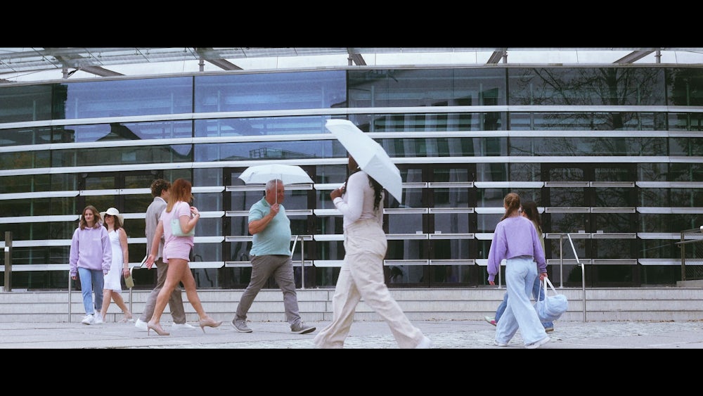 Im mithilfe von KI erzeugten Film „Pulse“ wird die Welt vollkommen von Technik gesteuert.