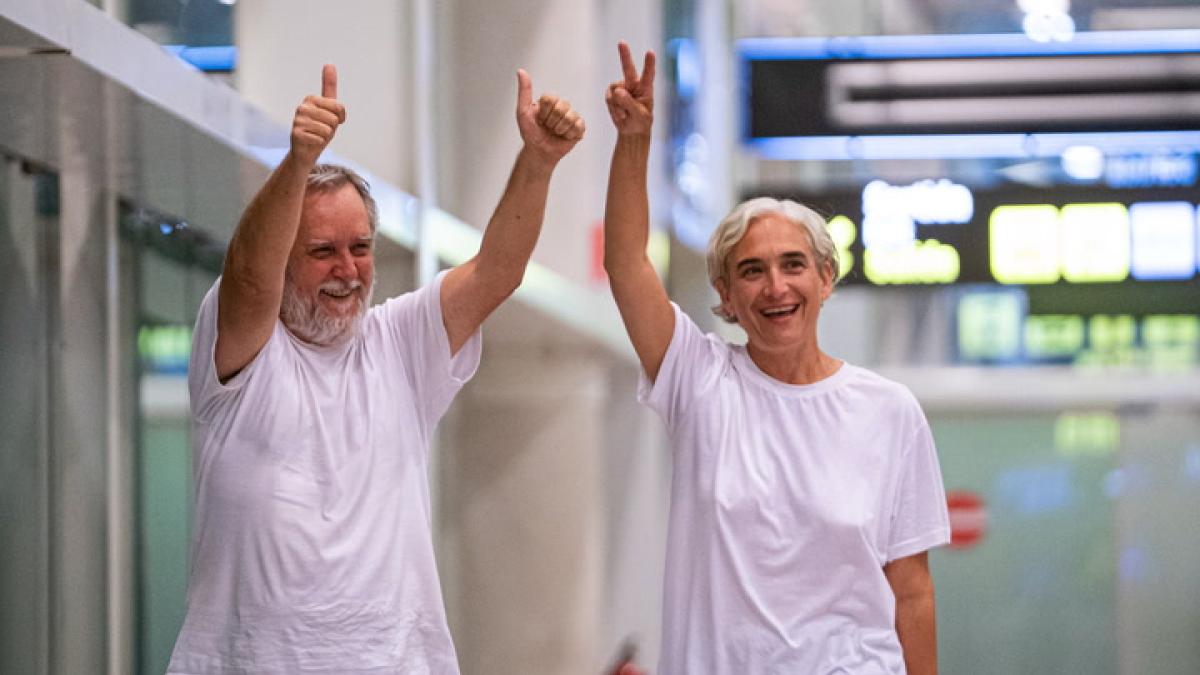 27 españoles de la flotilla volverán hoy; Israel aún retiene a una mujer acusada de morder a una enfermera