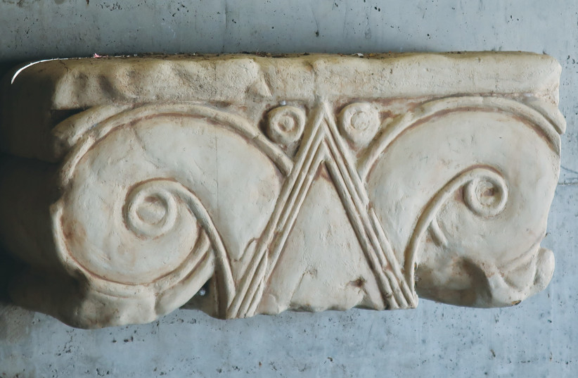 MONUMENTAL STONE structure of the Proto-Aeolic style unearthed in the City of David, near what may have been King David’s palace. (credit: Davidbena/City of David/Wikimedia Commons)