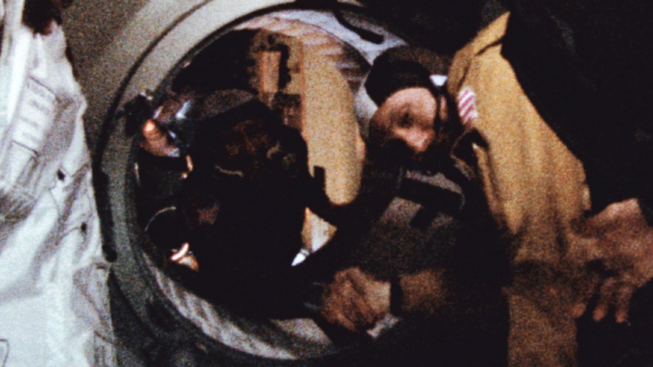 Magnet Fishers Make Unique Find In River - A 600-year-old Cannon - Foto 10