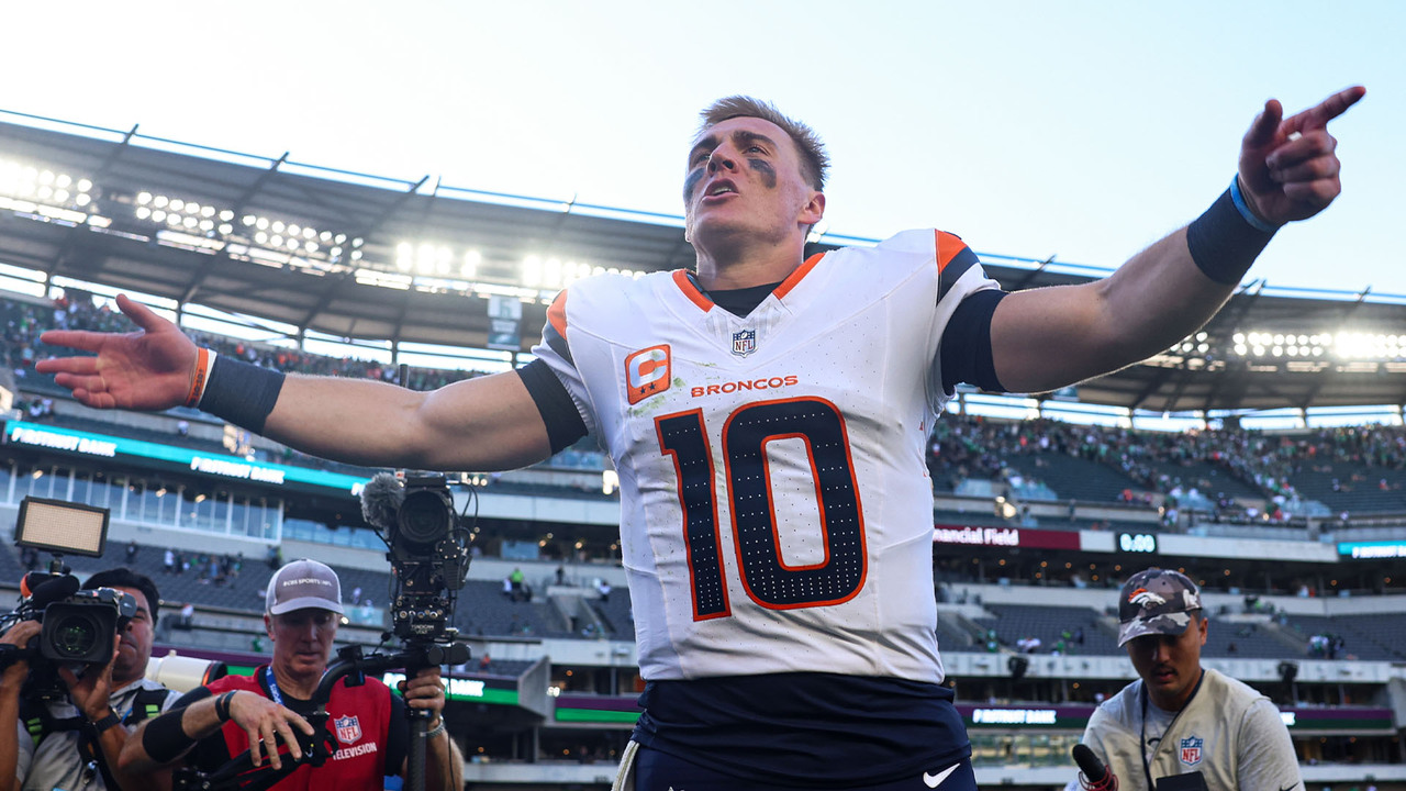 Broncos Knock Eagles From Ranks of Unbeaten