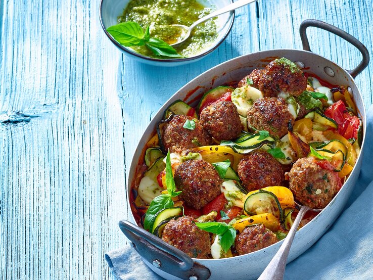 Ratatouille-Hackbällchen-Pfanne: Heißer Ofen-Hit!