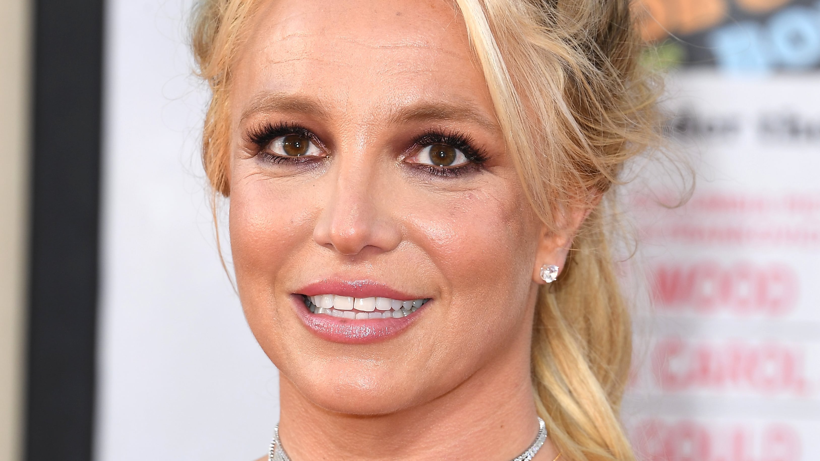 Britney Spears Reveals Bandaged Knee After ‘Horrible’ Fall(02)