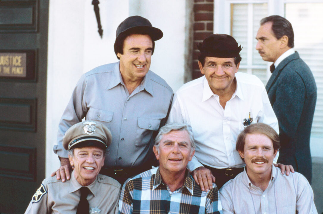RETURN TO MAYBERRY, front from left: Don Knotts, Andy Griffith, Ron Howard, rear from left: Jim