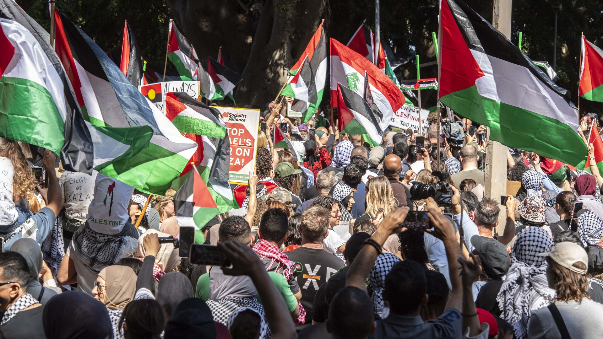Jewish leaders join police in bid to relocate pro-Palestine protest ...
