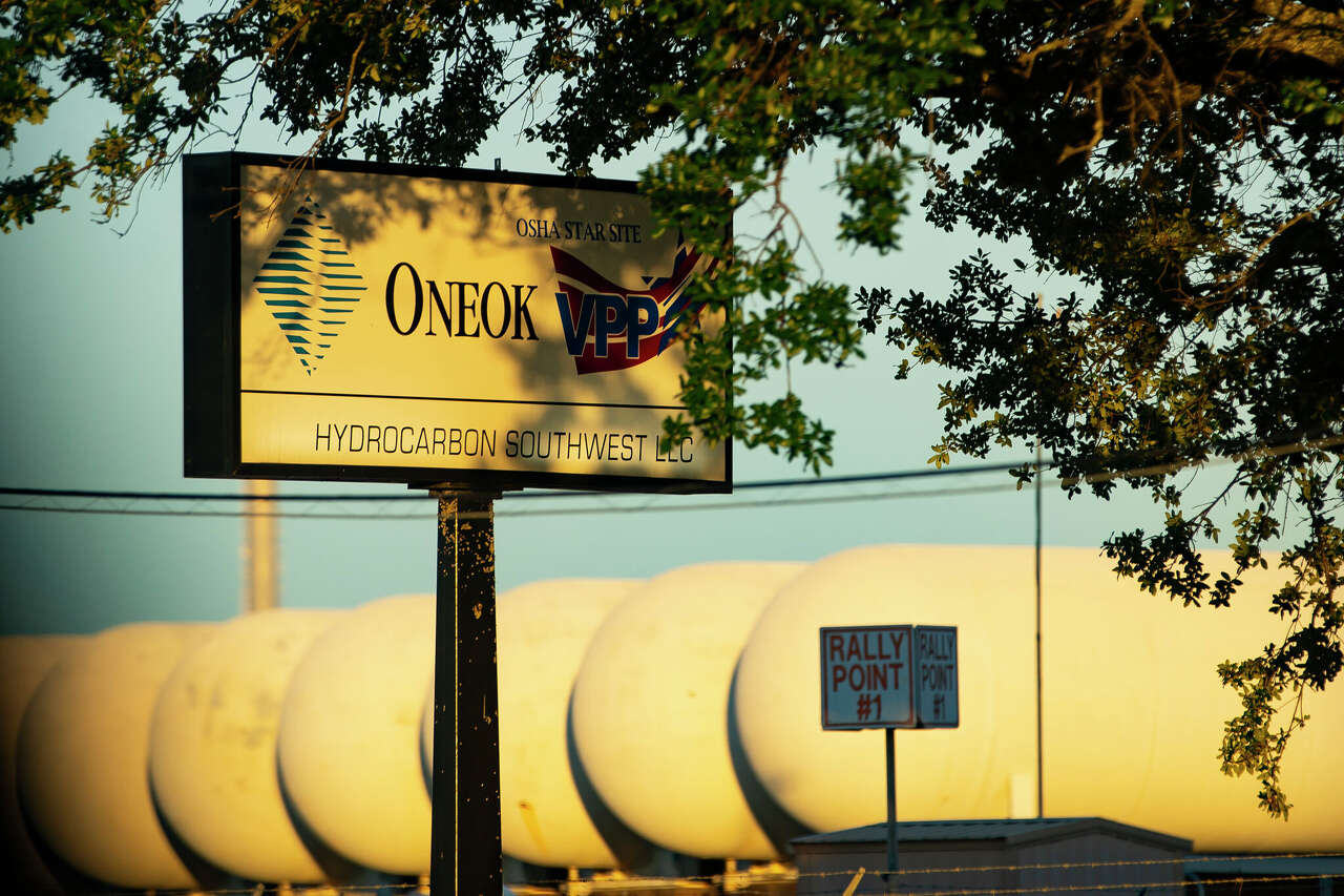 Explosion rocks Houston-area energy plant; 3 workers hospitalized