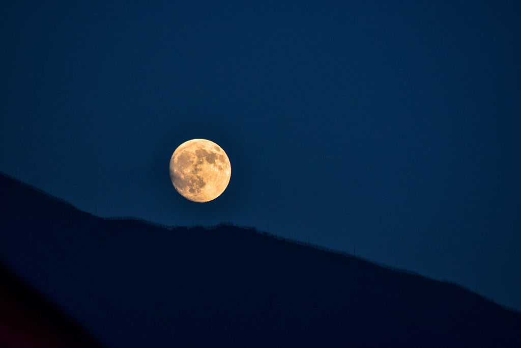 from-a-supermoon-to-meteor-showers-what-you-ll-see-in-the-night-sky