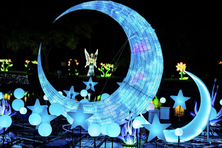 San Antonio Botanical Garden dazzles with newest holiday exhibit