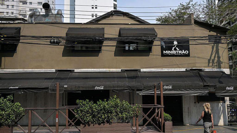 Bar Ministrão foi fechado em São Paulo por suspeita de metanol na bebida