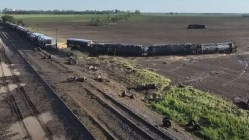 210 Mph Winds Train Car Tossed Like Toy First Ef 5 Tornado In 12