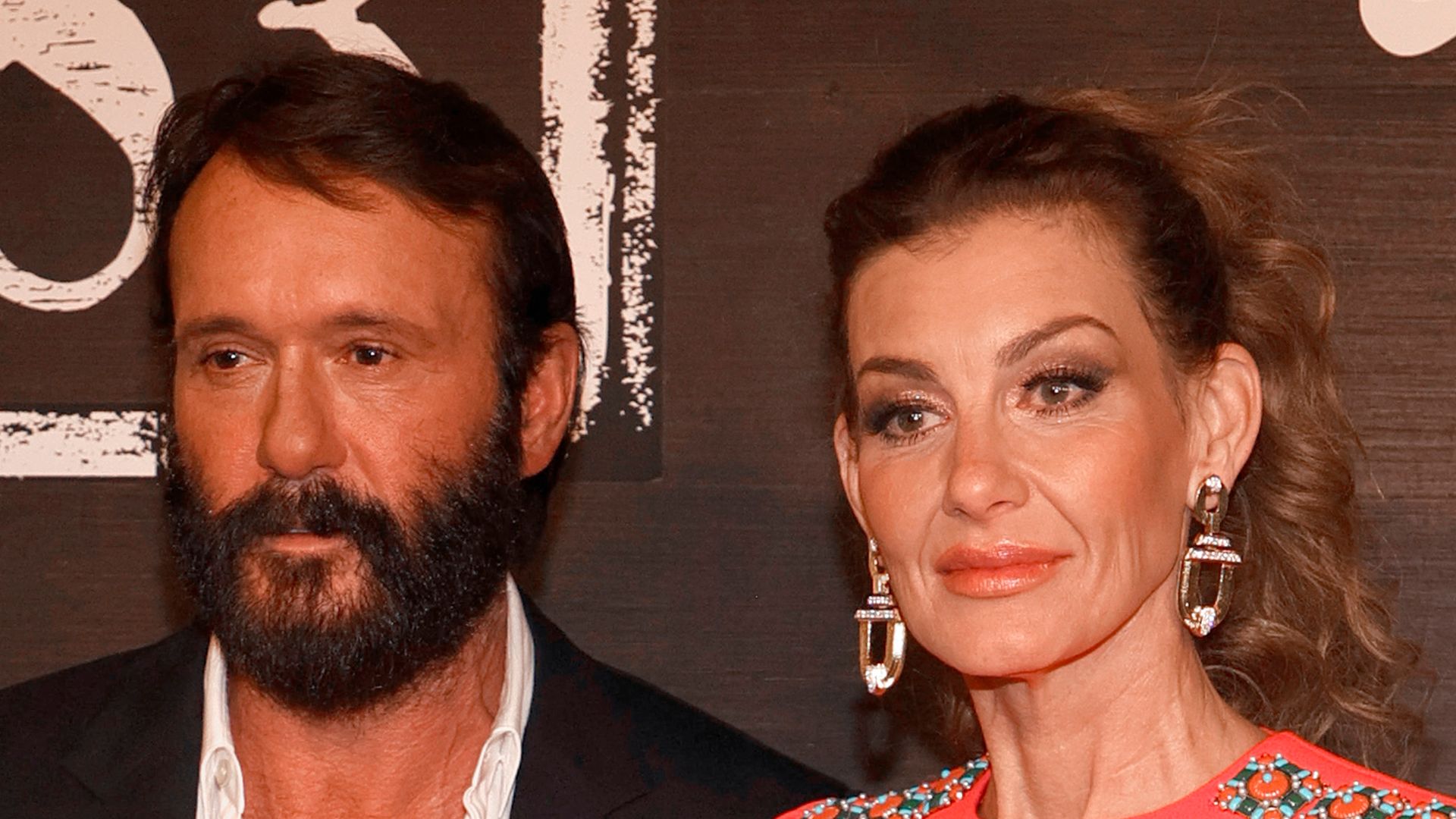 Tim McGraw shares lovedup photo with Faith Hill as he marks 29th
