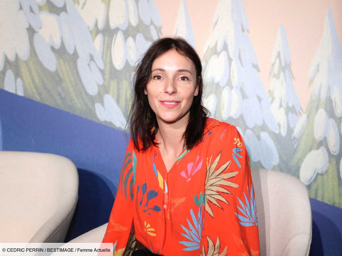 Je l'ai pris avant qu'elle n'arrive" : ce rôle important que Lolita Séchan  occupe auprès de son père Renaud à la place de son épouse Cerise