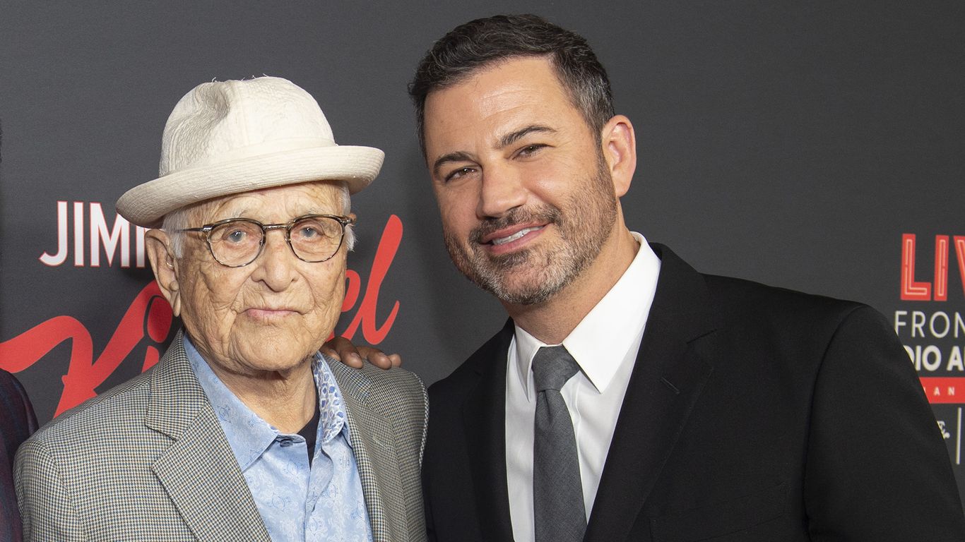 Kimmel breaks silence ahead of suspended show's return with post on(00)