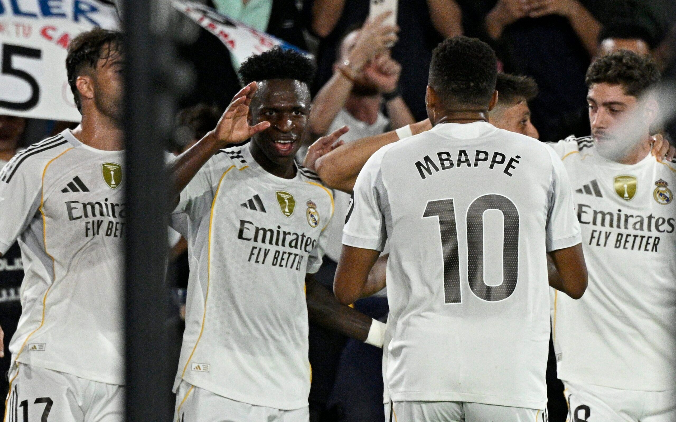 Vini Jr e Mbappé brilham, e Real Madrid aplica goleada no Levante em La ...