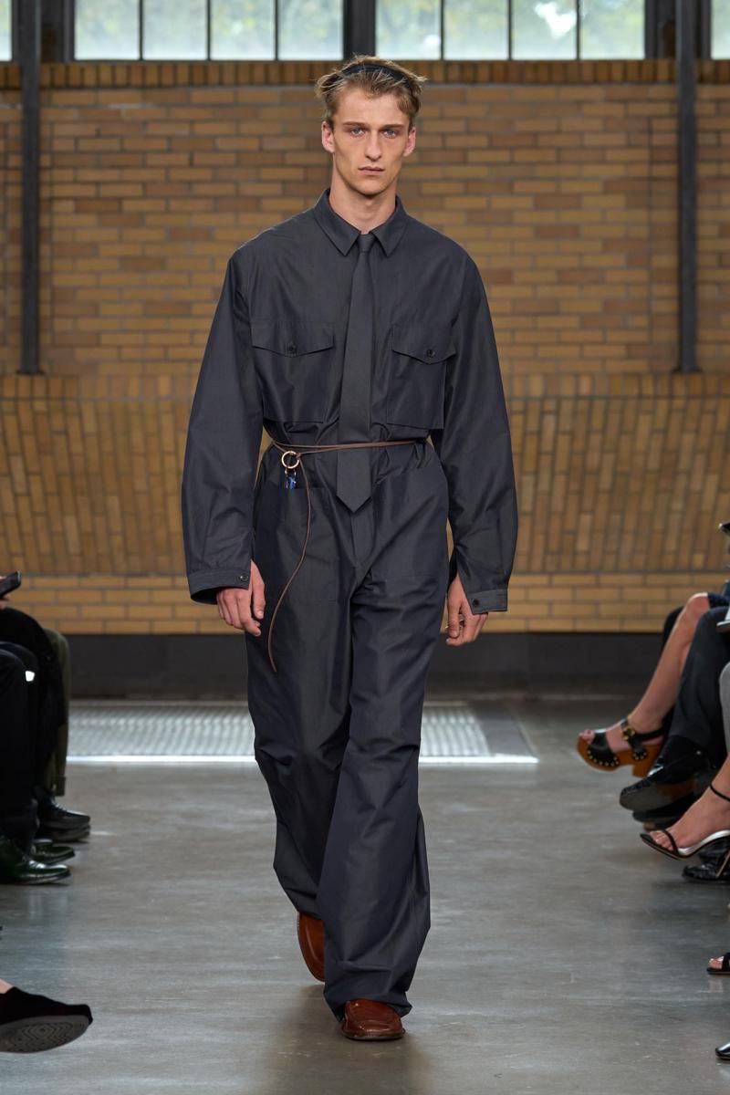 10 Koleksi Calvin Klein Musim Panas 2026 di New York Fashion Week, Tren Terbaru!