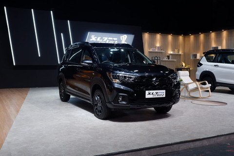 Berita Terkini: Logo Baru Suzuki; 5 Fakta Menarik Suzuki XL7 Hybrid Alpha Kuro