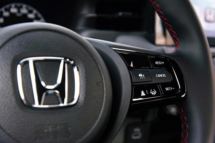 Cụm phím điều khiển Honda Sensing trên vô-lăng - Ảnh: Trên Ghế