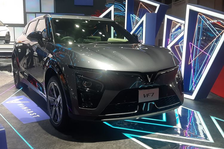 Persaingan SUV Listrik: VF7 Plus vs Atto 3