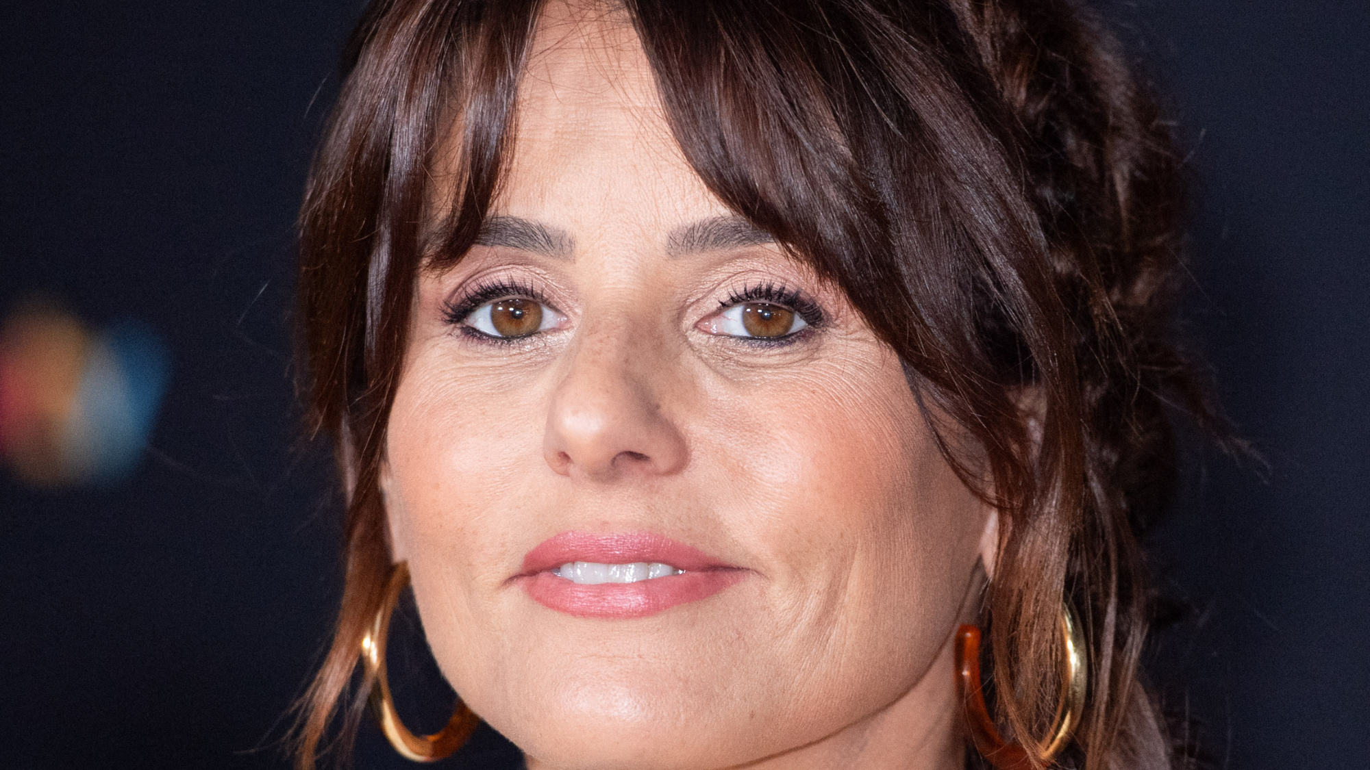 Faustine Bollaert (46 ans) porte le jean parfait pour rajeunir notre ...