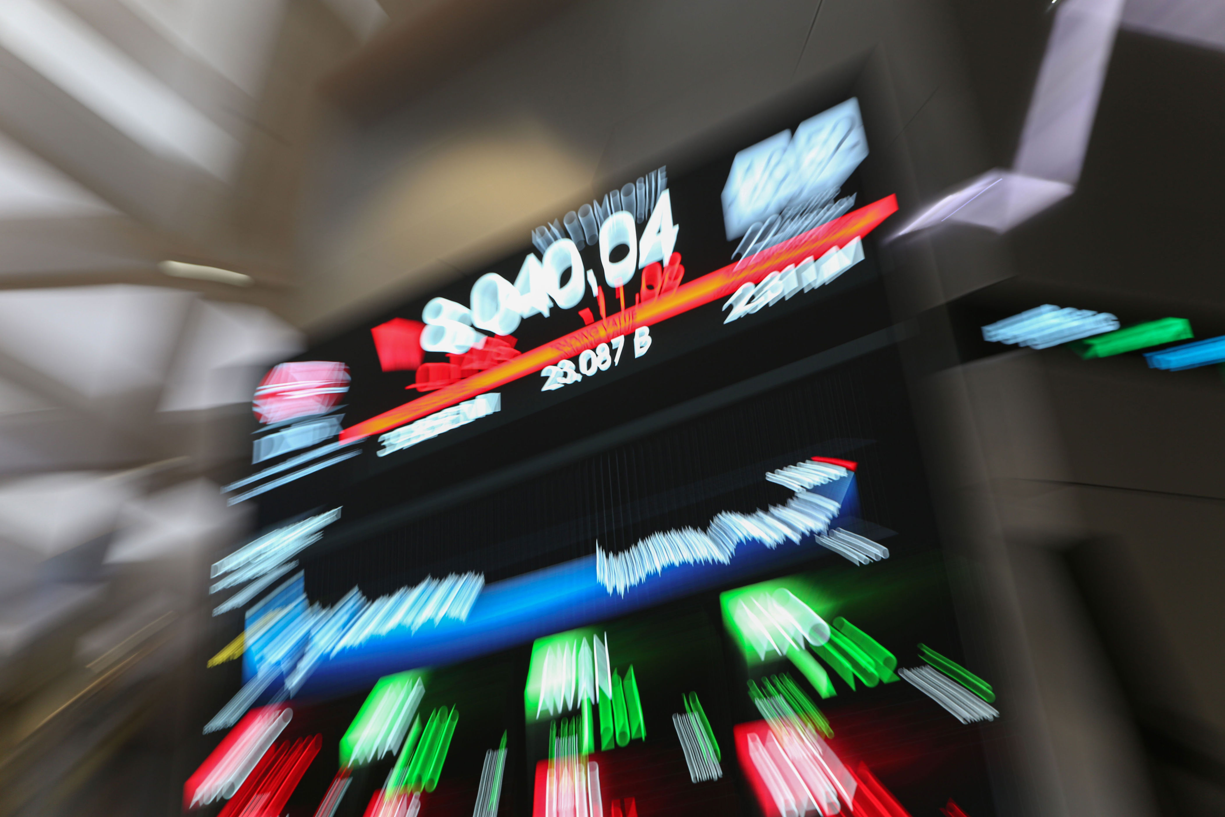 IHSG Diprediksi Naik, Saham ISAT, BREN, dan TOBA Jadi Pilihan Analis