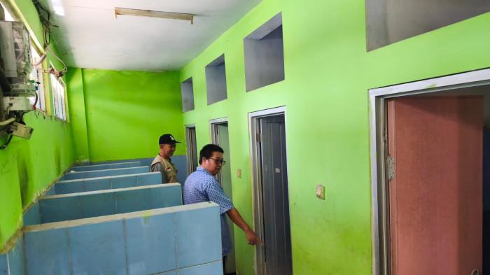 Pemeriksaan Pasar, Komisi II DPRD Kota Cirebon Temukan Atap Rusak dan Jalan Dipenuhi PKL