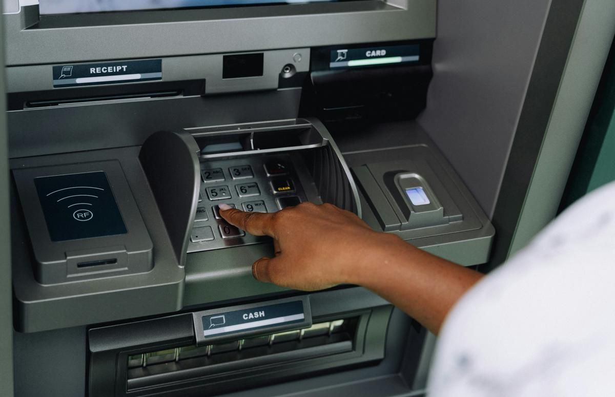 4 tips memilih ATM yang aman untuk tarik tunai