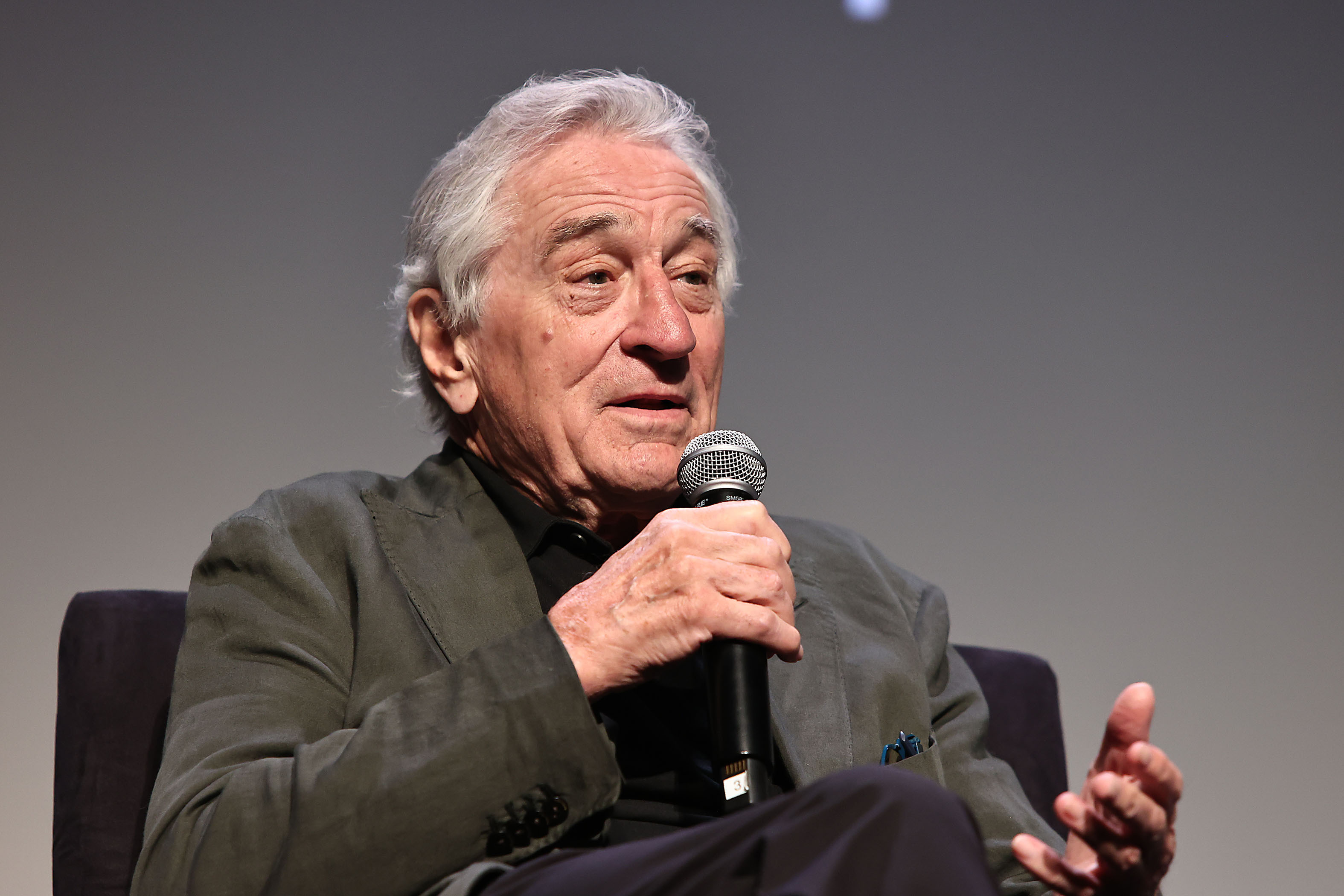 Robert De Niro makes cameo as 'new' FCC chair on Jimmy Kimmel's late