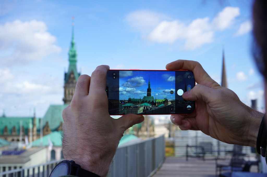 Blick auf die geöffnete Foto-App beim iPhone 17 Pro Max.