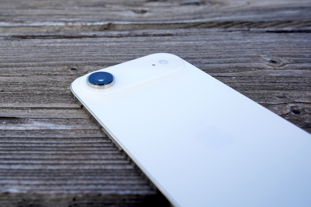 Detailaufnahme der KAmera des iPhone Air