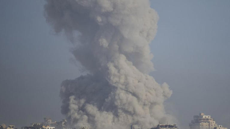 Soldato israeliano fa il check delle munizioni