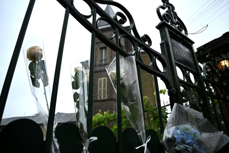 Devant la maison de Claudia Cardinale, le souvenir d'une "grande dame"