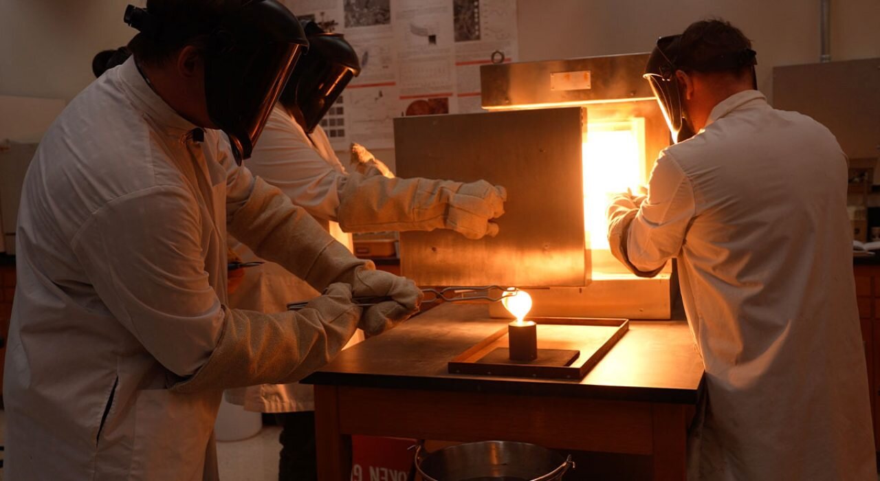 From volcanoes to asteroids, lab advances planetary science and the ...
