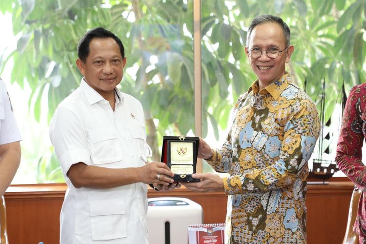 Kolaborasi Kemendagri dan OJK Tingkatkan Akses Keuangan Daerah Inklusif