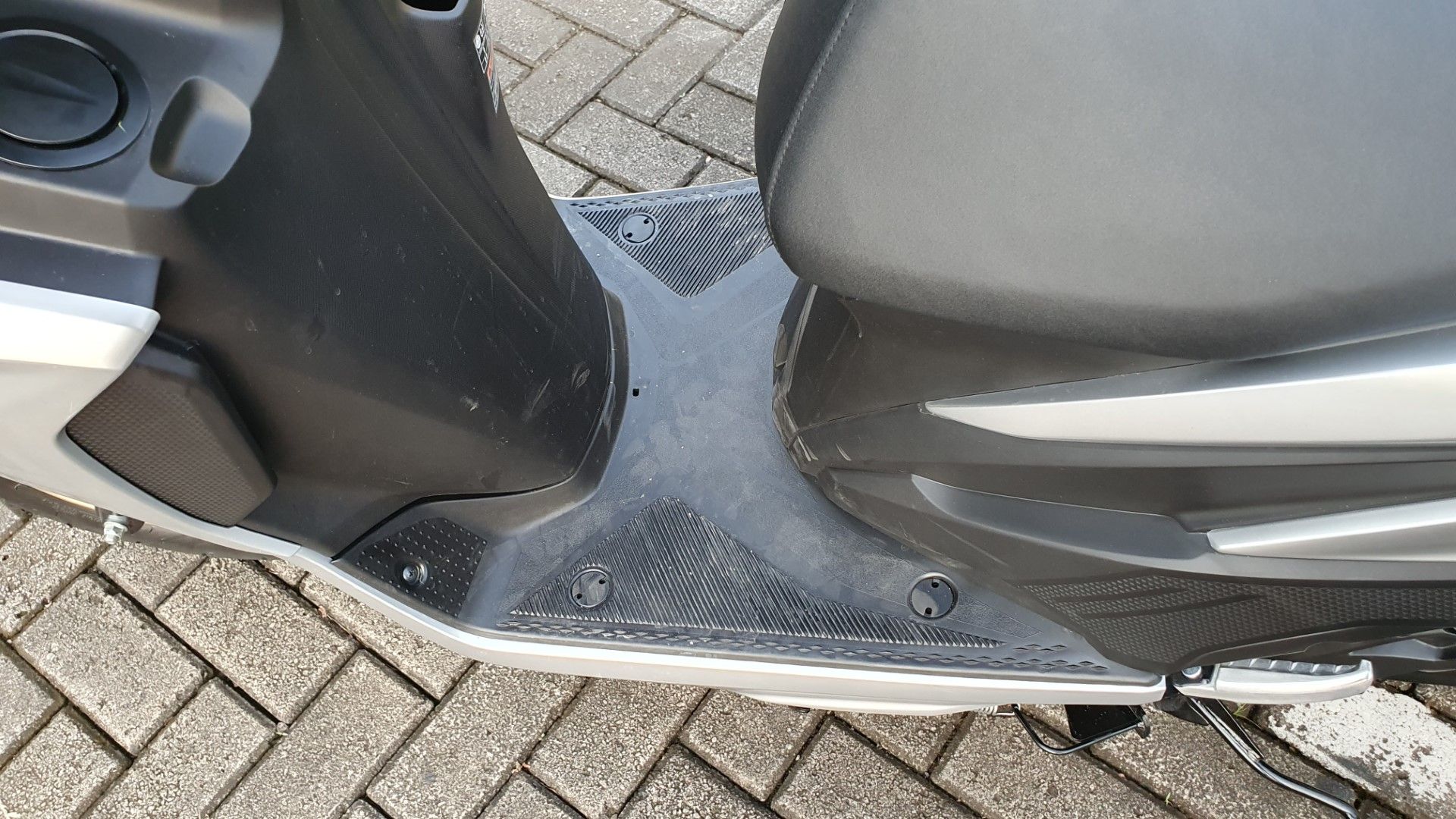 Cara Menghalangi Tikus Merusak Kabel Motor Bekas dengan Pengharum Ruangan