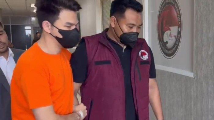 Jaksa Tuntut Jonathan Frizzy 1 Tahun Penjara dalam Kasus Vape Berisi Obat Keras