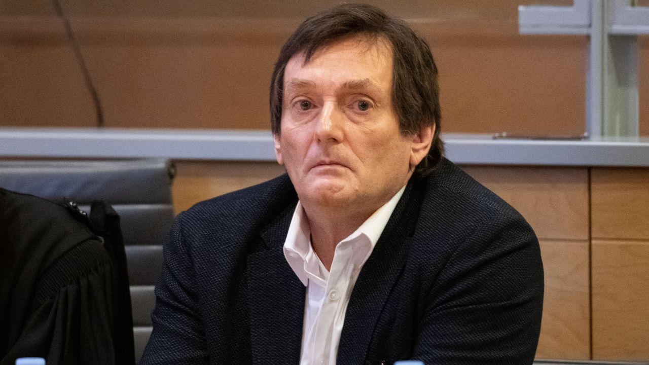 Ce célèbre candidat de 'La ferme célébrités' lâche une bombe et révèle  avoir été en couple