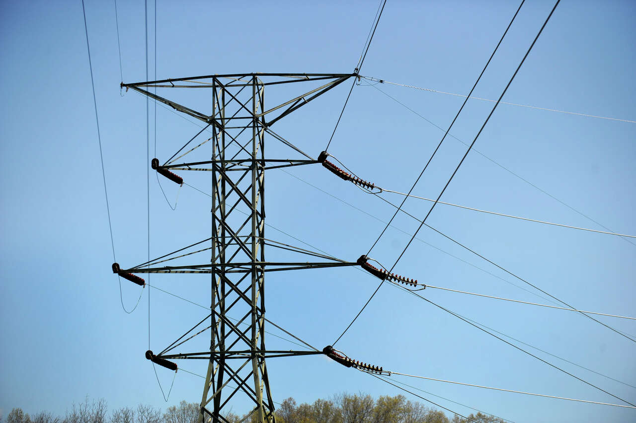 Over 1,000 CT customers without power Saturday night, Eversource reports<br>