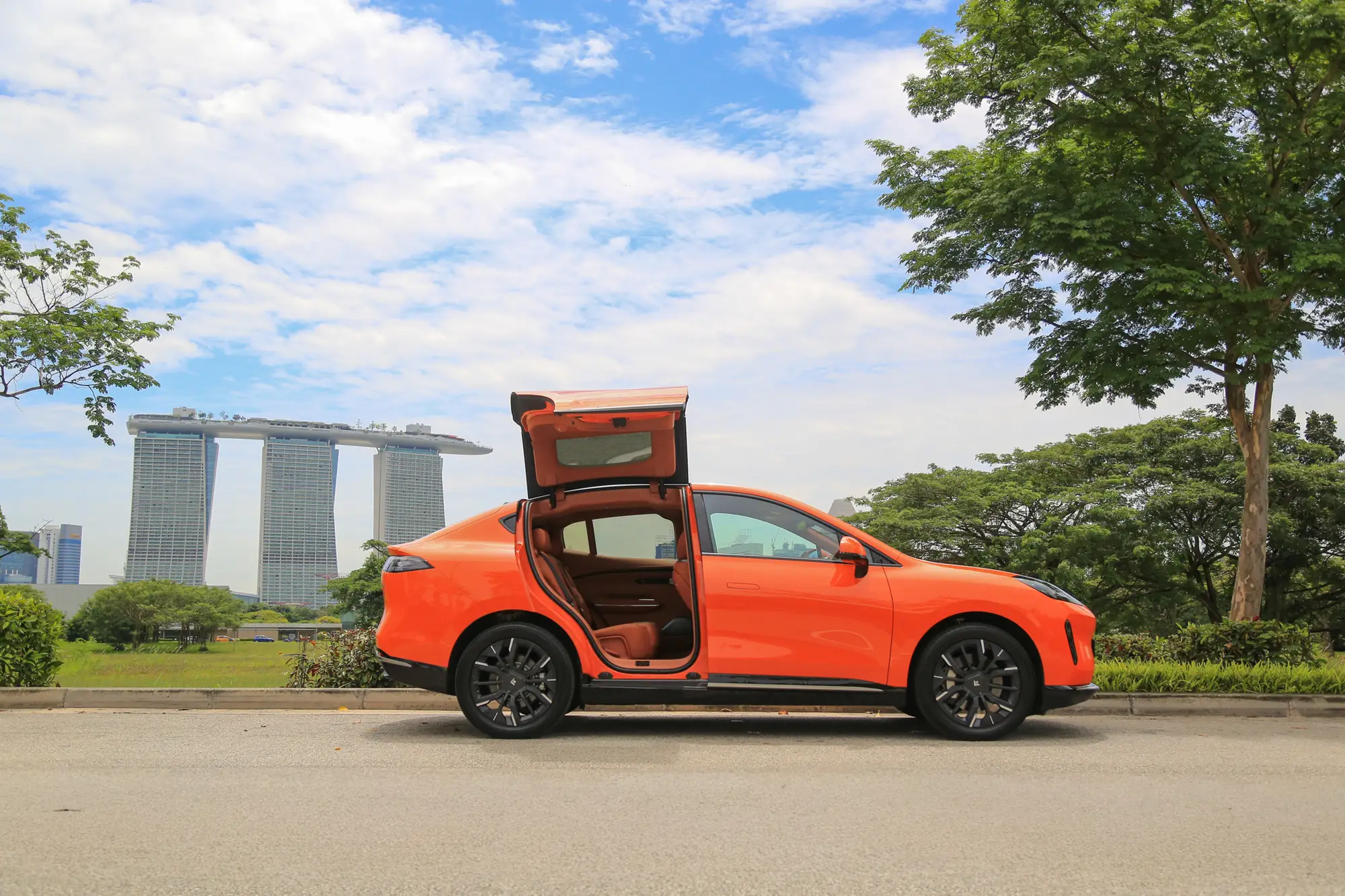 Der Hyptec HT ist ein chinesisches Elektroauto, das mit dem Model Y von Tesla konkurriert.