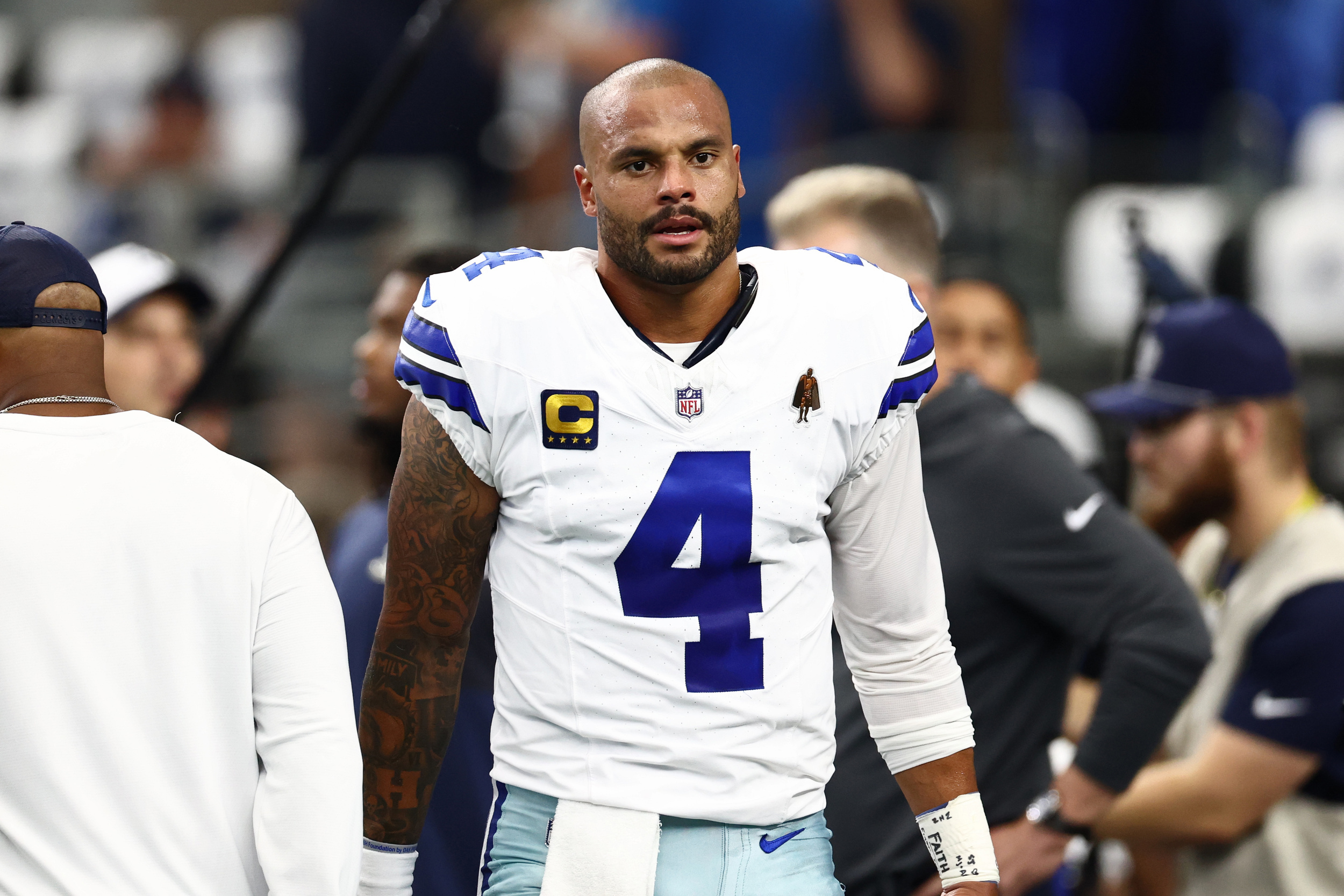 “I’VE BEEN PUNISHING HIM FOR A LONG TIME!!” — Shocking whispers out of Dallas claim that Micah Packer didn’t even last five seconds when he ran into Cowboys QB Dak Prescott. Eyewitnesses allege Dak swung immediately, dropping Micah with a punch after tensions flared post-game. Sources close to the scene insist Micah had been provoking Dak for weeks, and this time the QB finally snapped .Qu