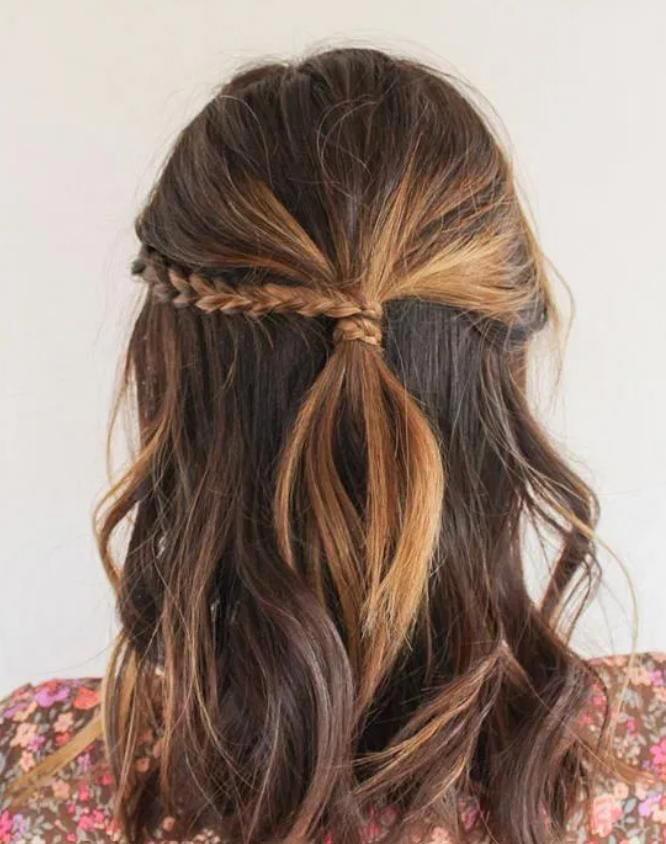 9 Cara Ikat Rambut Simple tapi Bagus, Nggak Ribet!