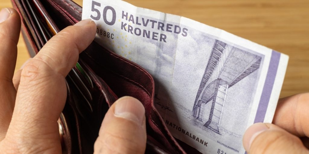 Er kontanter på vej ud? Flere danskere dropper dem