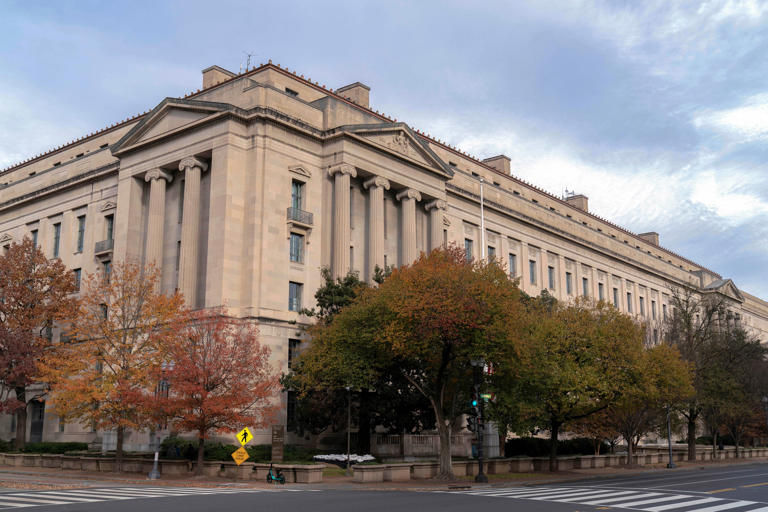 Departing DOJ staff leave brutal notes shredding Trump and Bondi