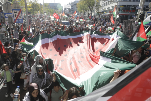 Pro-Palästina-Aktivisten kapern Demo in Wien - 15 Festnahmen