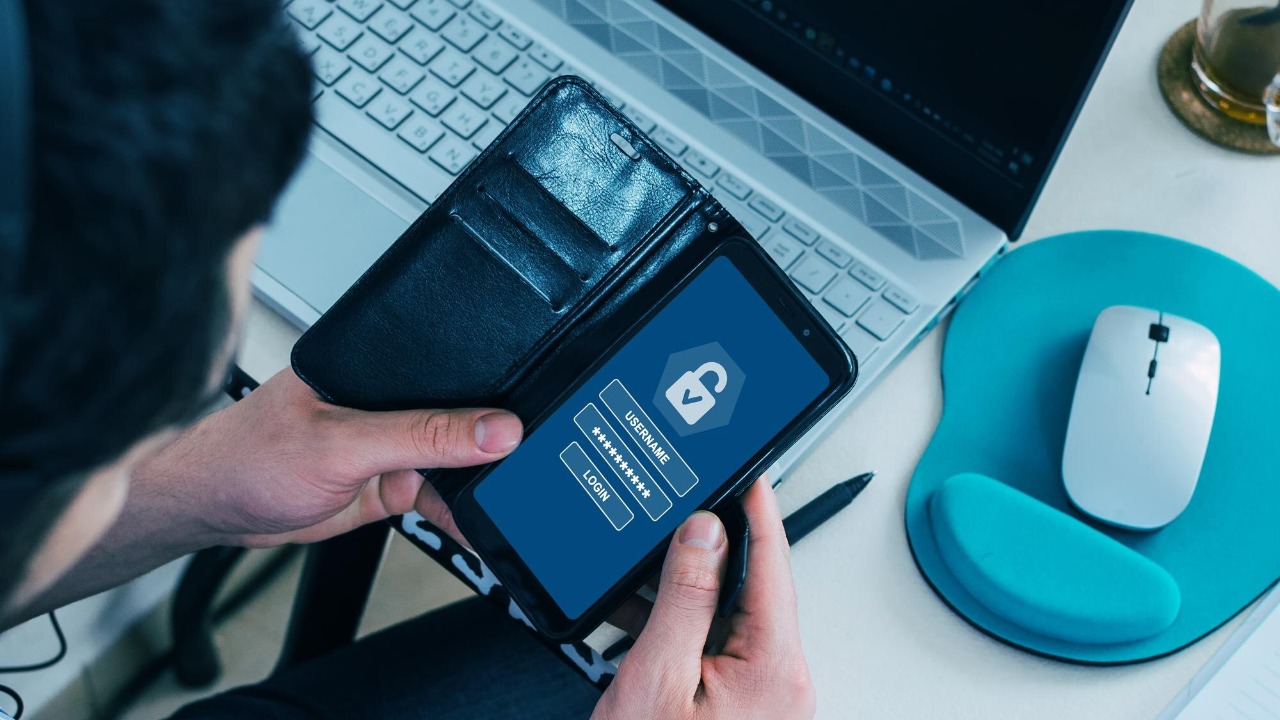 FBI warns iPhone users about a dangerous new scam