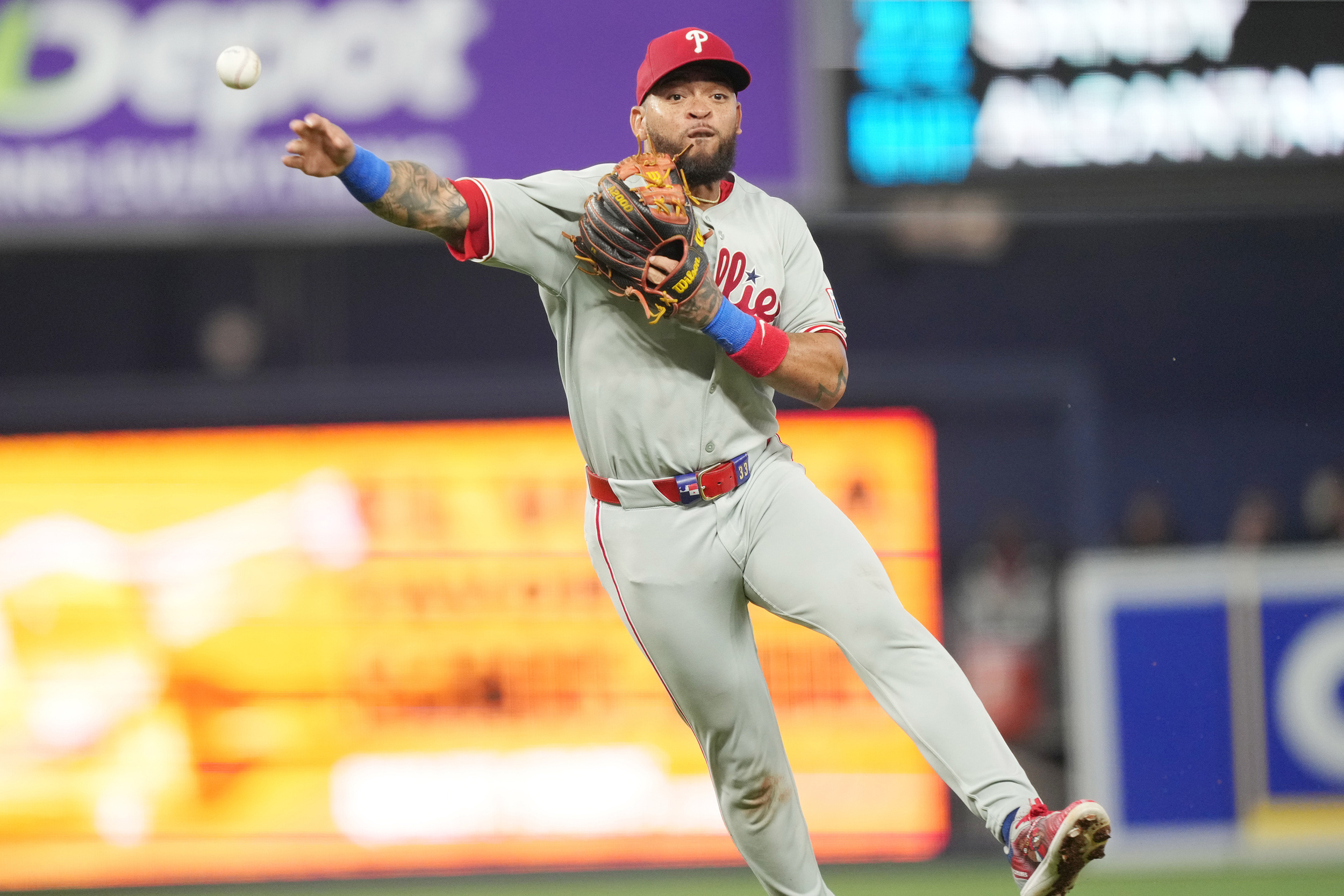 phillies tie