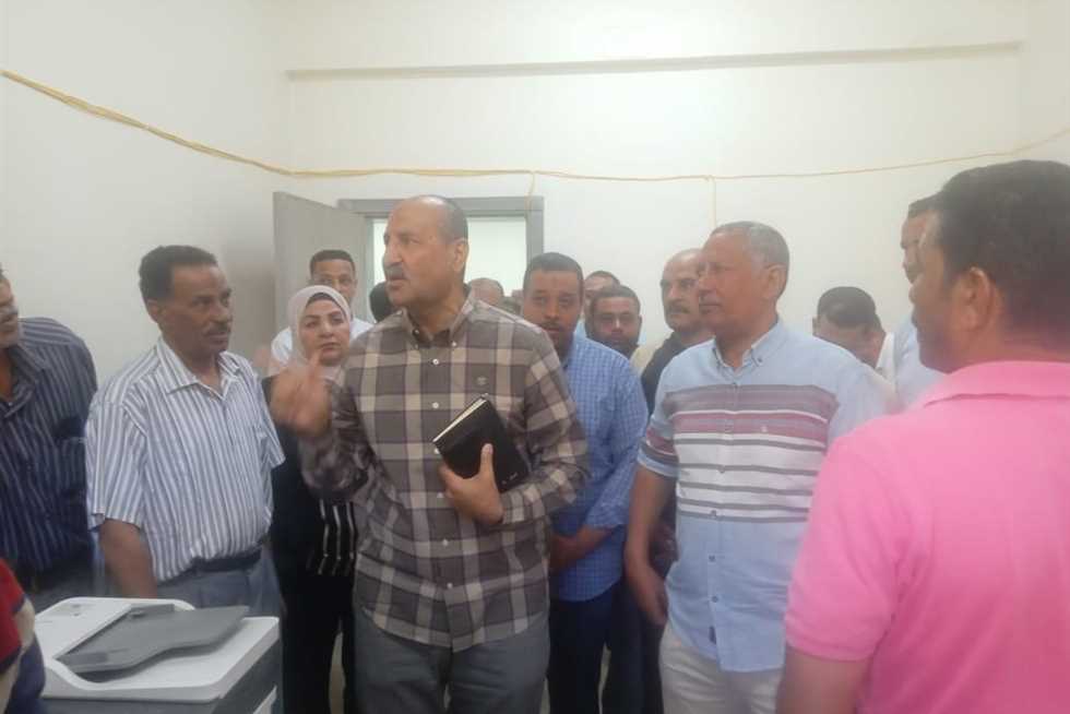 سكرتير عام قنا يتفقد المركز التكنولوجي ويتابع ملفات التصالح بأبو تشت