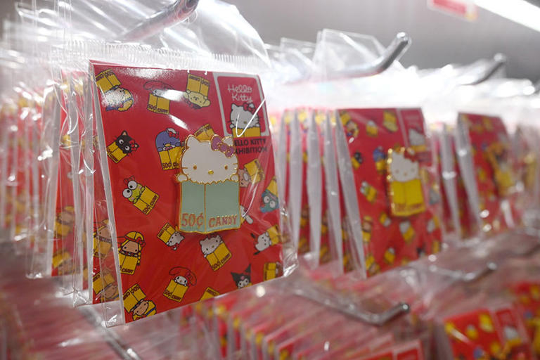 ハローキティ展 京都会場 トートバッグ ポーチ ファイル ピンバッジ ハローキティ展(Hello Kitty展) -わたしが変わるとキティも