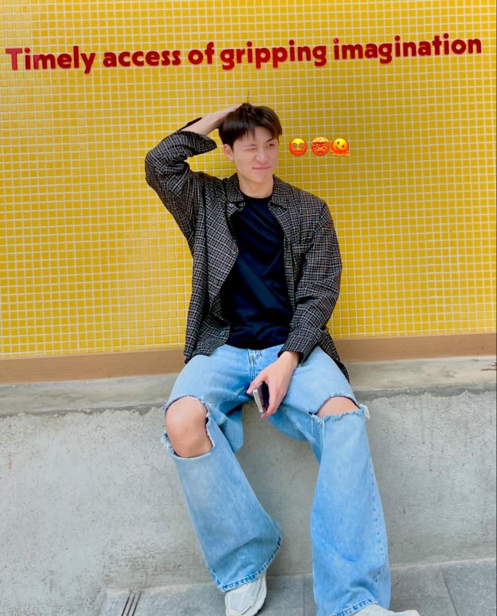 7 Inspirasi OOTD Kemeja ala Aktor Mean Phiravich, Gaya Jalan!